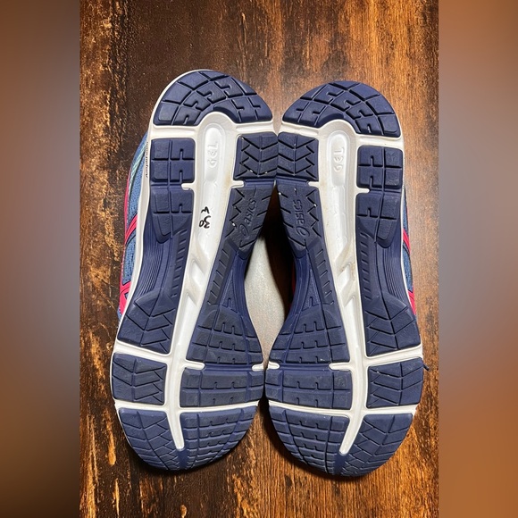 ASICS Gel-Contend 6 running shoe (blue and pink) GEL technology for cushioning. - Picture 5 of 16